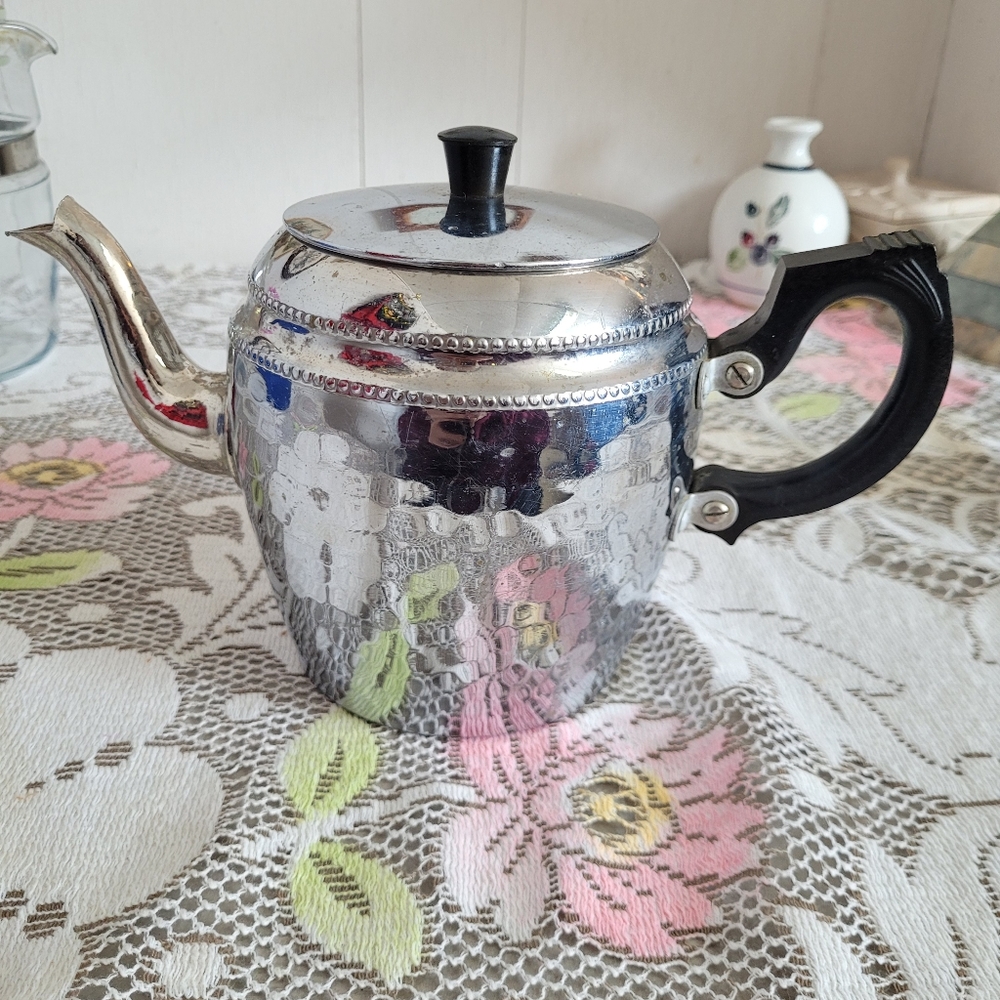 Elegant Silver Teapot with Black Handle - Picture 2 of 9